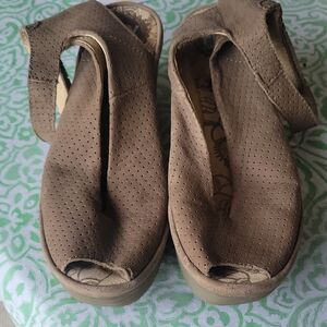 Fly London Yala Tan Leather Detail